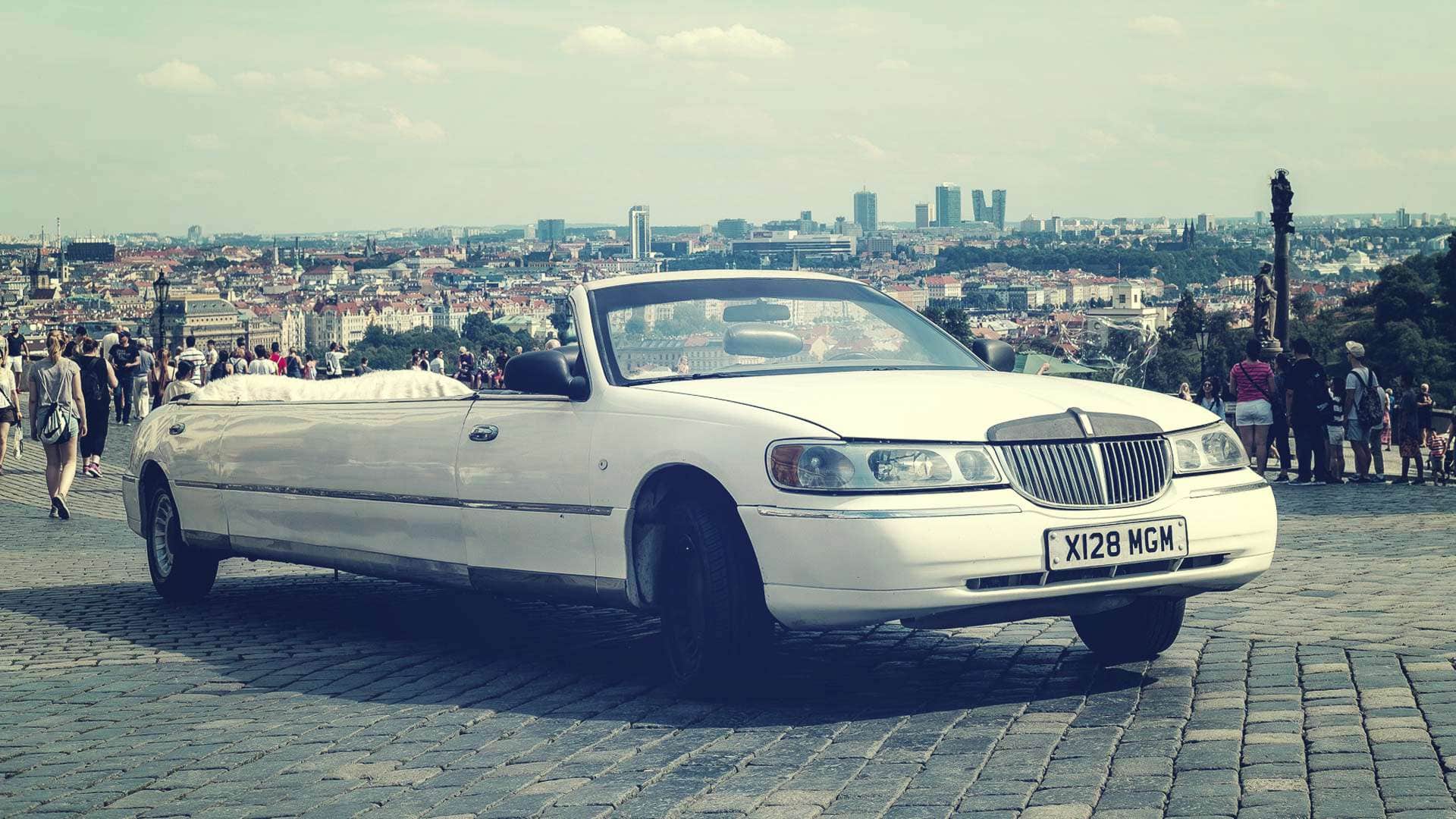 limuzína cabriolet na rozlučku se svobodou