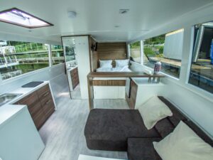 luxusní yachta interiér