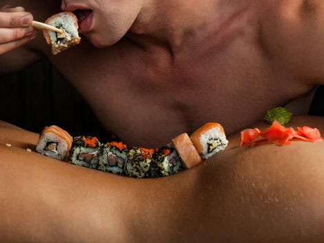 Sushi večeře na nahém těle, rozlučka se svobodou