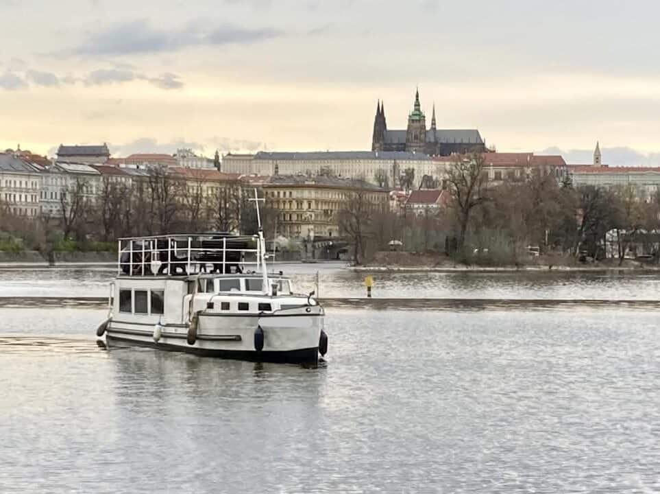Striptýz & pronájem lodi na rozlučky se svobodou