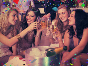 Dámská party v salonku s drinky