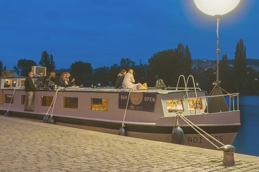 striptýz na lodi, striptérka na lodi