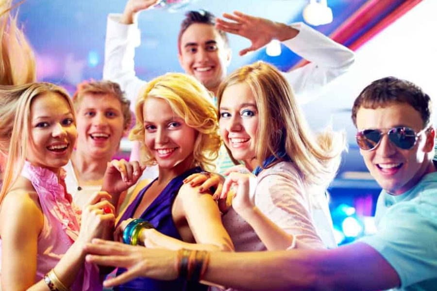 trendy večírků pro ženy 2025