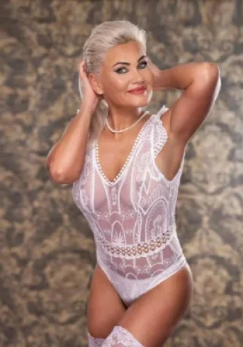 striptérka Sára